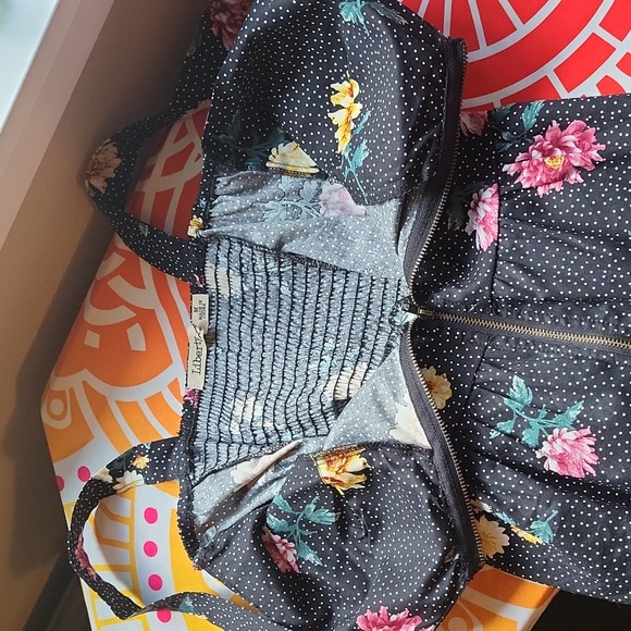 Peplum zip up floral top - Picture 2 of 14